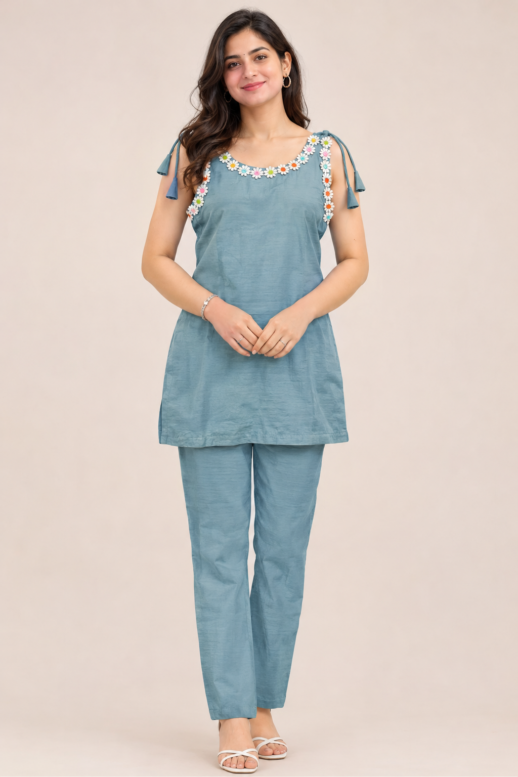 Women's Daisy Embroidered Sleeveless Tunic Top